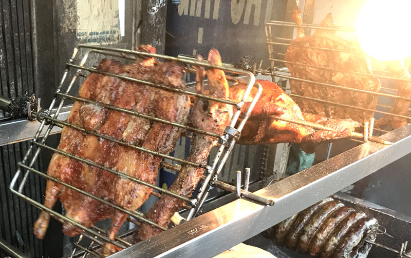 Bí ẩn hàng ngàn con vịt quay mất lưỡi bán tràn chợ Hà Nội Bí ẩn hàng ngàn con vịt quay mất lưỡi bán tràn chợ Hà Nội